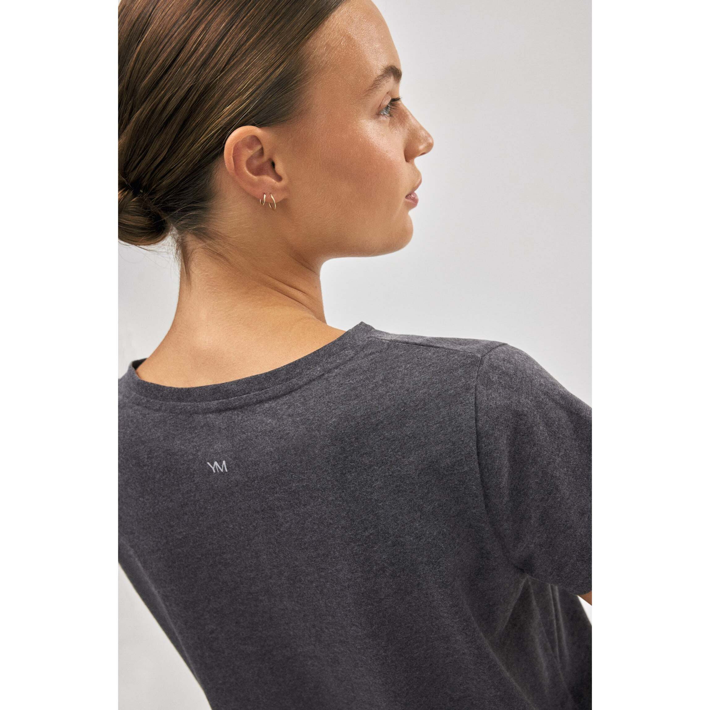 T-shirt basico in cotone in stile sportivo color antracite