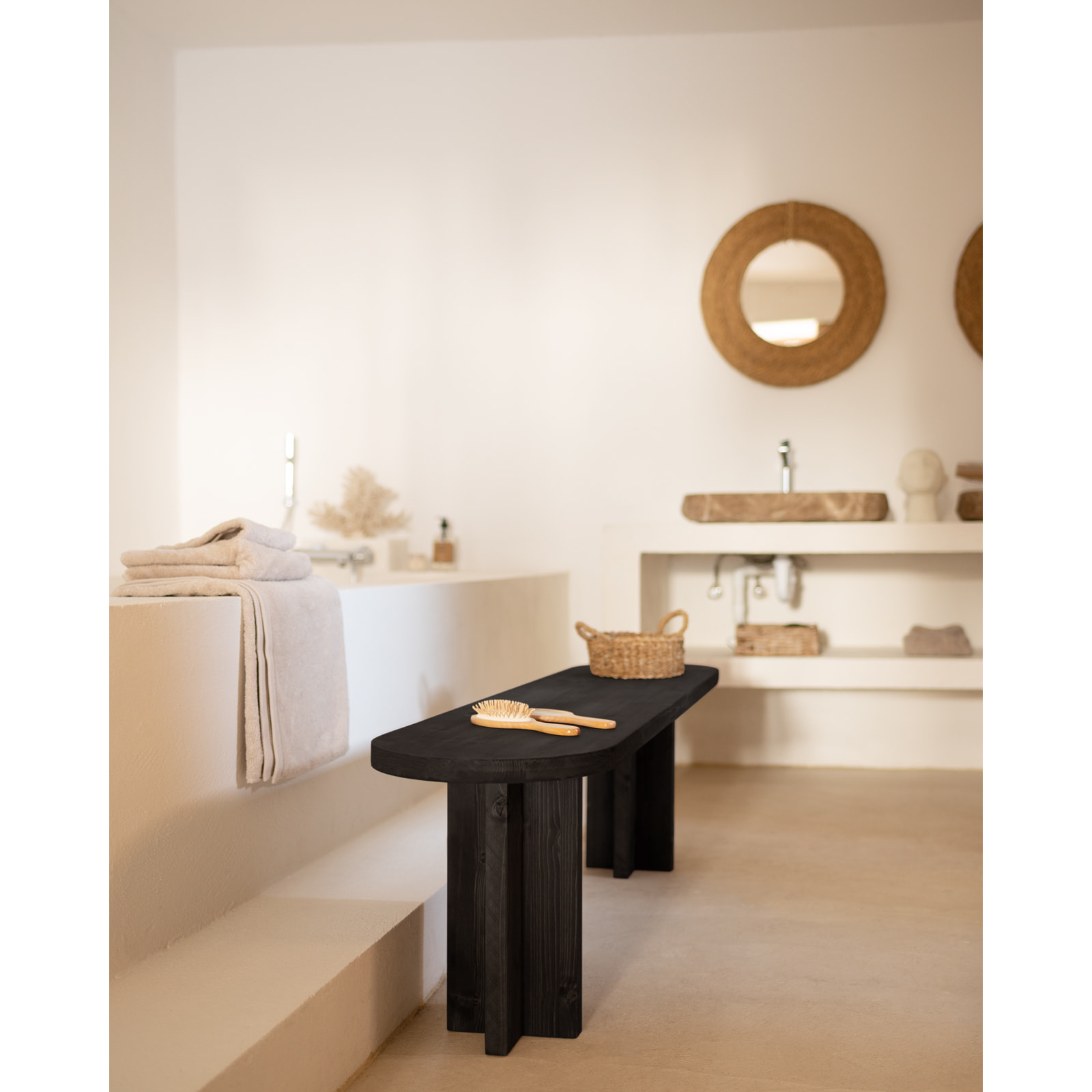 Banco de madera maciza en tono negro de varias medidas