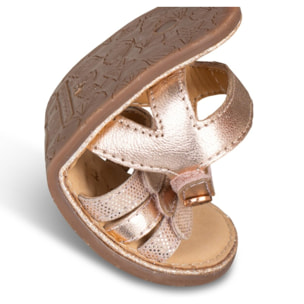 SANDALIA BAREFOOT PIEL CHETTO TIRAS METALIZADAS ORO ROSADO