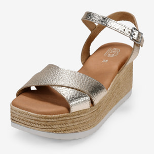 Sandalias de piel doradas con cuña y plataforma de esparto