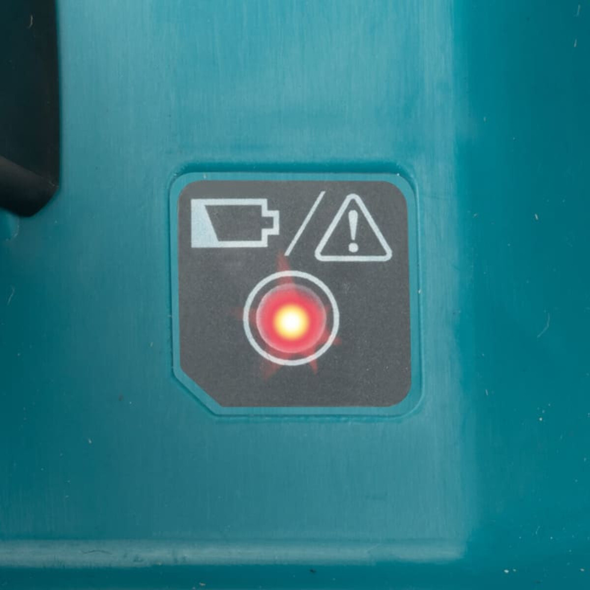 Tondeuse 33 cm 18V - MAKITA - avec 1 batterie 18V 5.0Ah - chargeur - DLM330RT