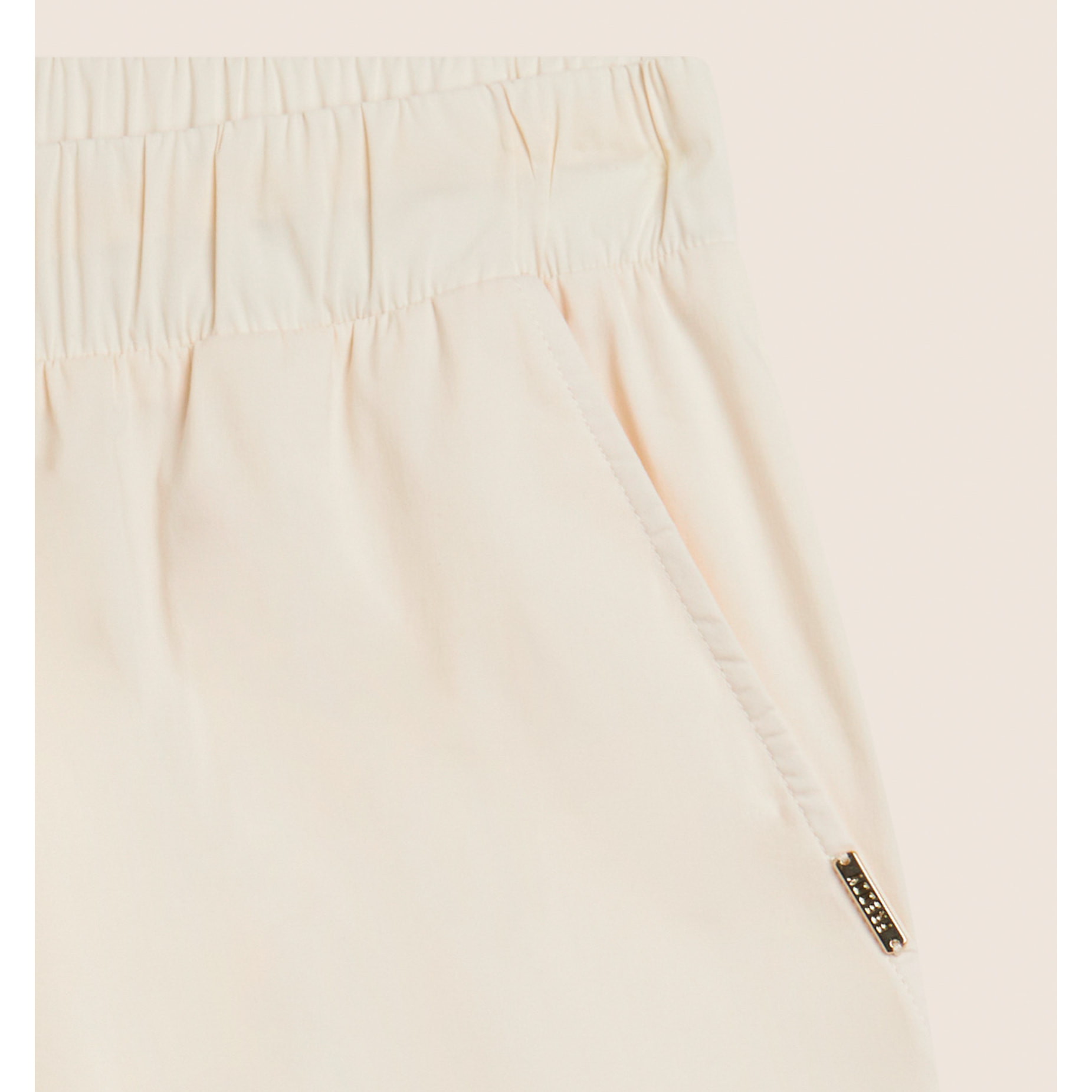 Pantaloni Cropped con Ricamo Floreale al Fondo