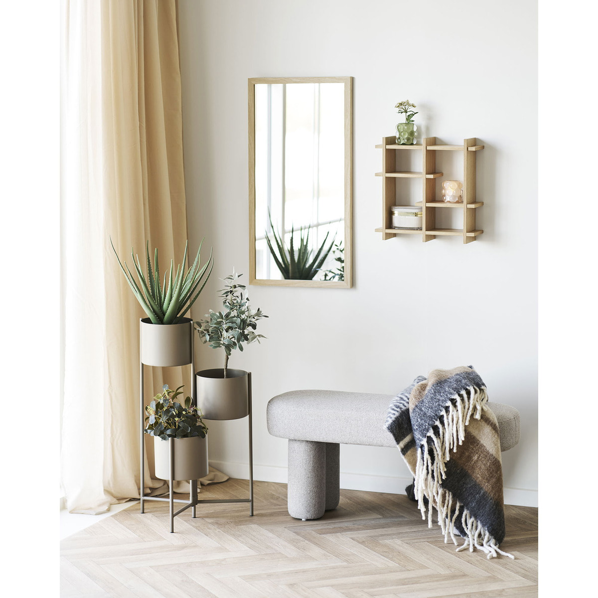 Specchio da parete Scottsdale con cornice in legno naturale 45x75 cm
