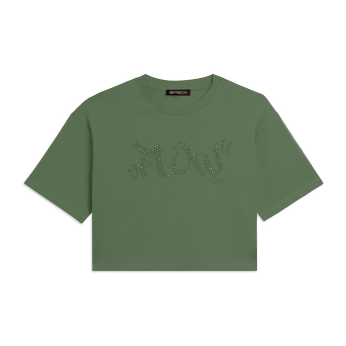 T-shirt Cropped con grafica "FLOW" e borchie