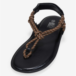 Sandalias de dedo marrones planas