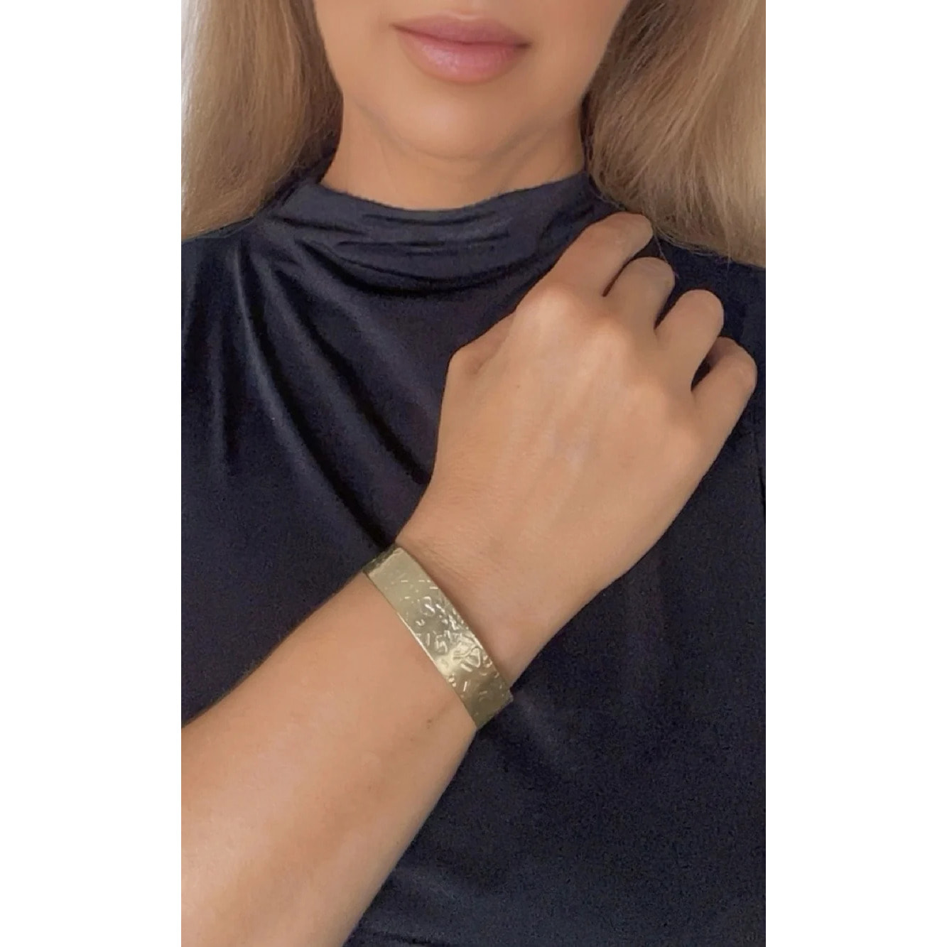 Pulsera brazalete Alunizaje Pícolo en latón dorado