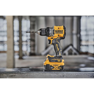Perceuse-visseuse compacte XR 18V avec 2 Batteries 5 Ah, 1 Chargeur en Coffret TSTAK - DEWALT - DCD800P2T-QW