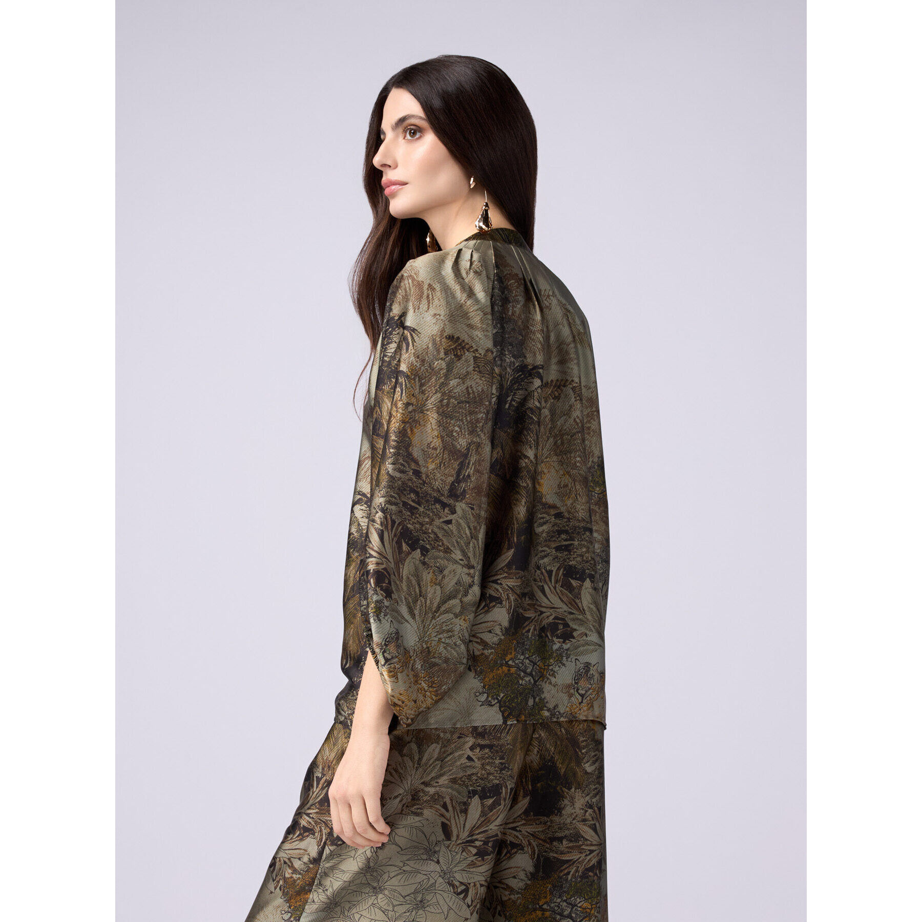 Oltre - Blusa in raso fantasia con volant - Verde