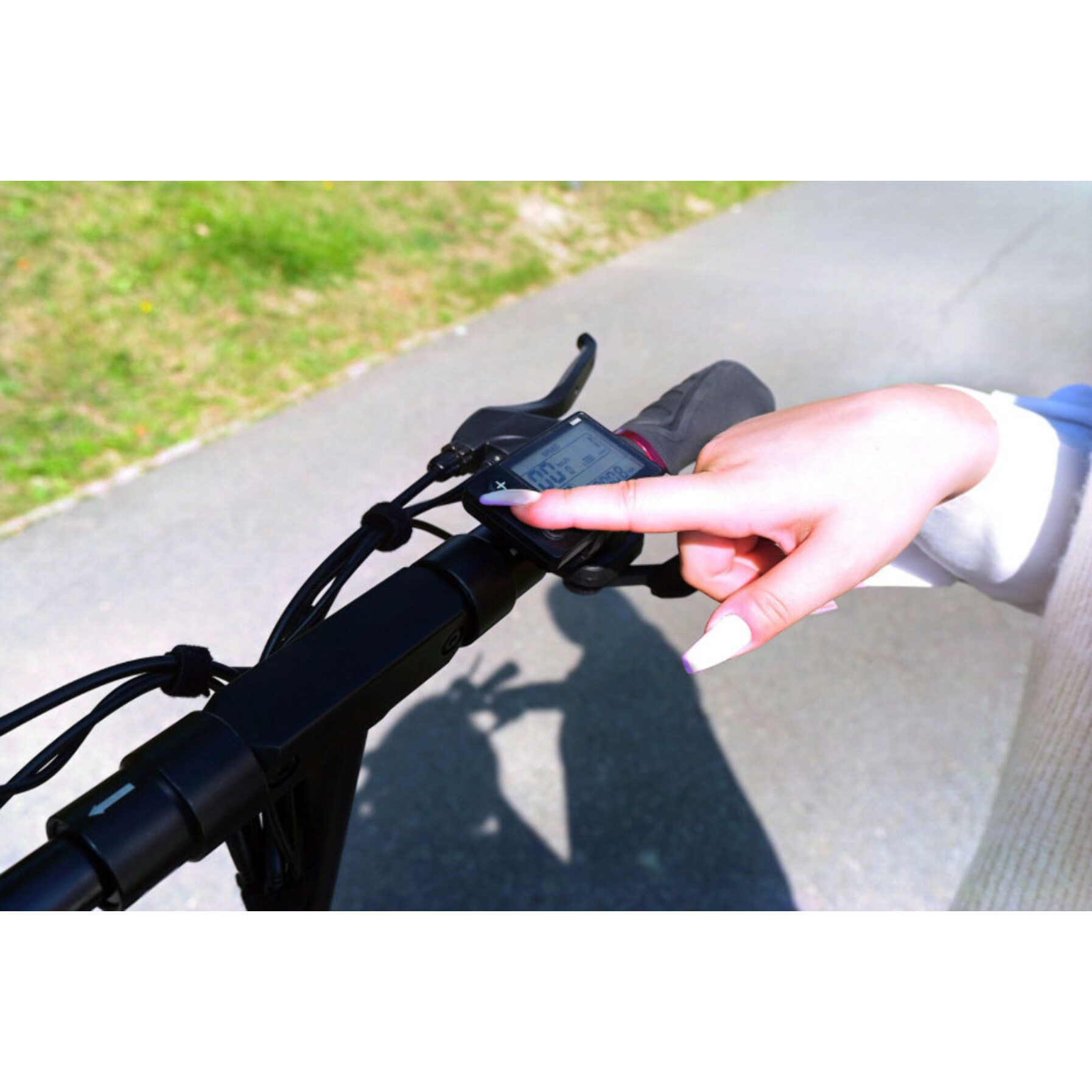 URBANGLIDE eCross Pro  – Trottinette Électrique – 50 km d'Autonomie – Tout-Terrain 10" – Suspensions Avant/Arriè