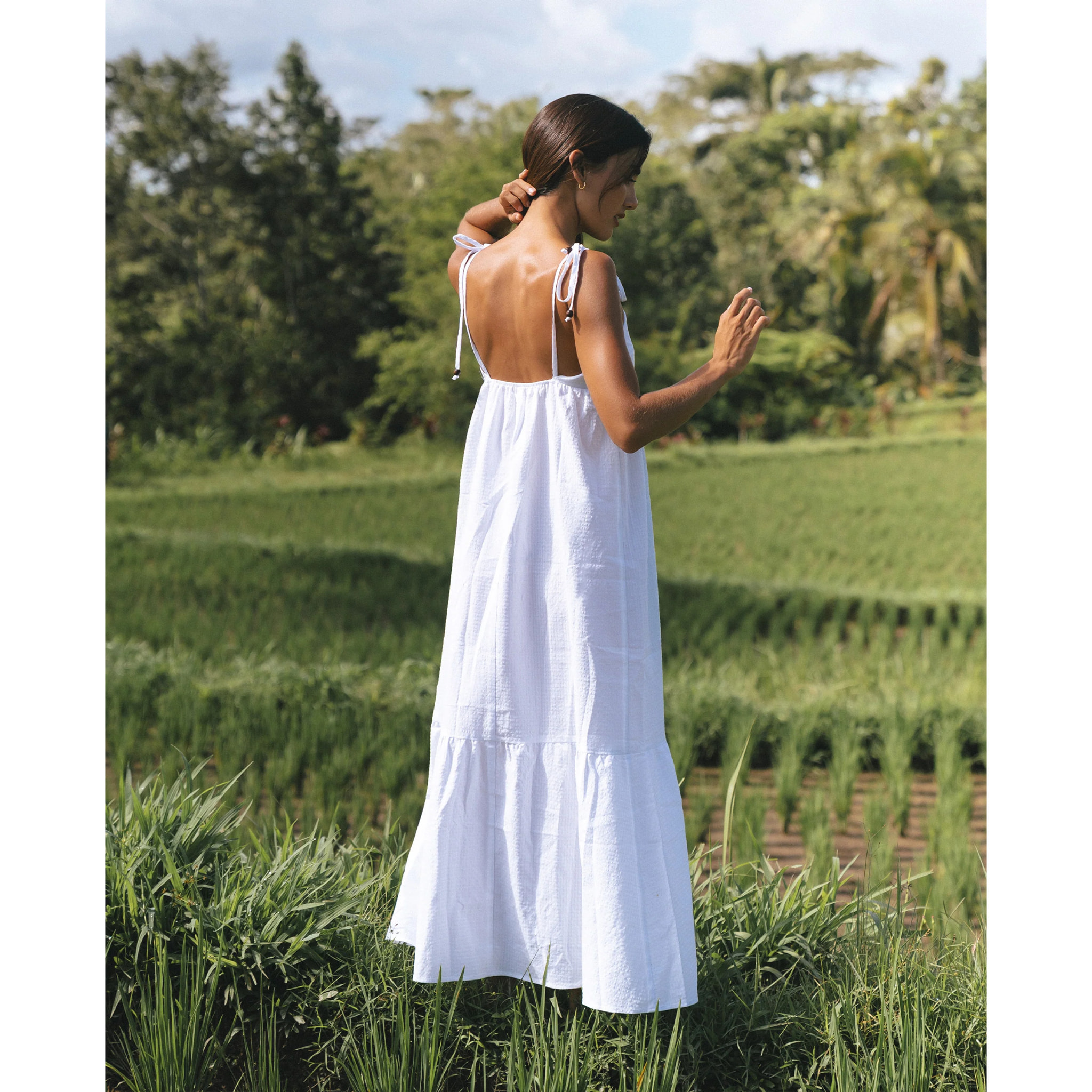 Vestido largo de tirantes con volante