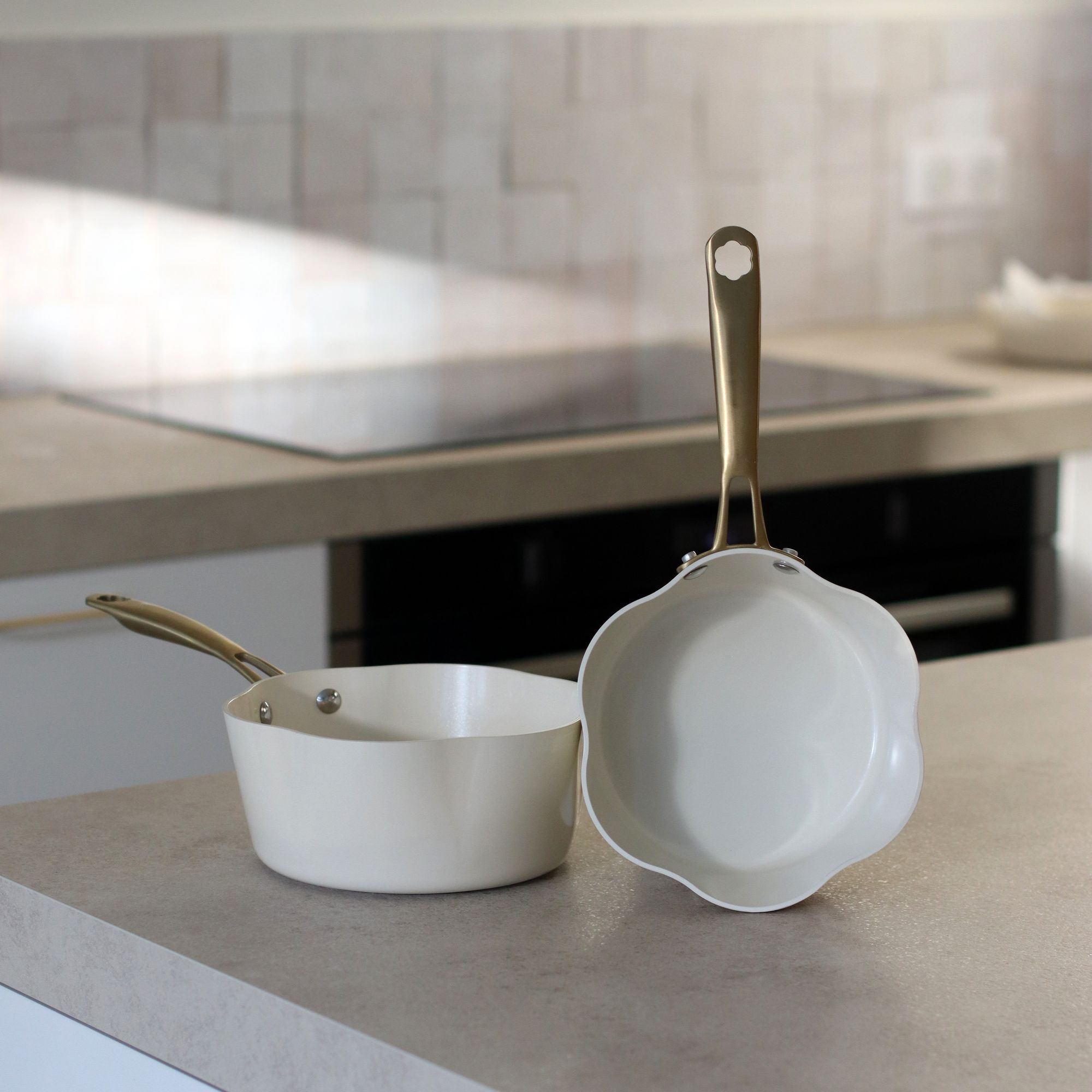 Casserole en aluminium recyclé beige 18cm en forme de fleur DAHLIA