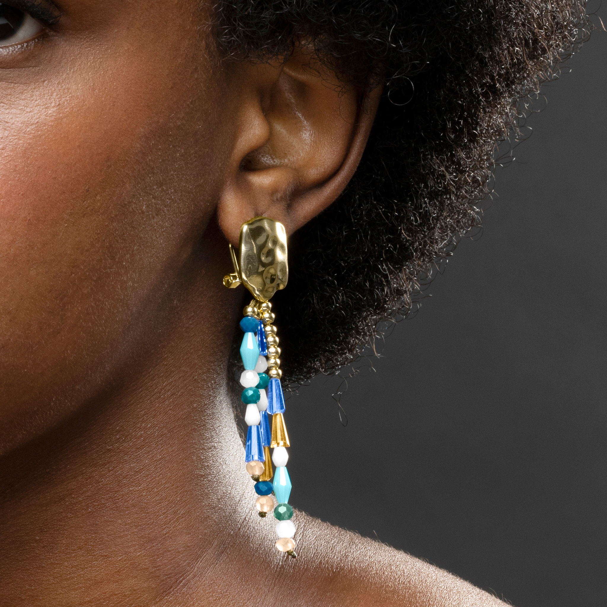 Pendientes de Perla Blanca acabados en oro amarillo de 18K