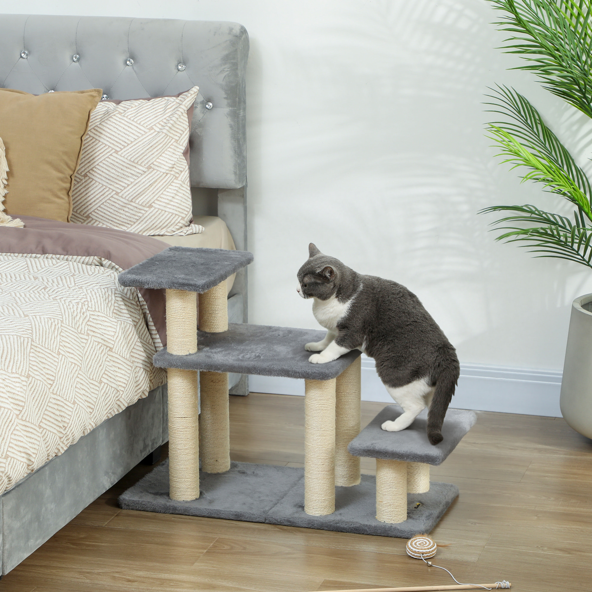 Escalier pour chat 4 marches - 8 poteaux griffoirs, jeu boule suspendue - sisal peluche gris