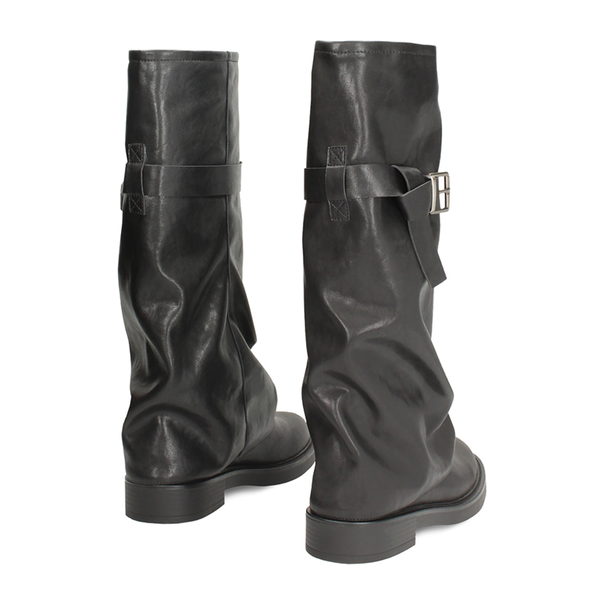 Biker nero con gambale sceso