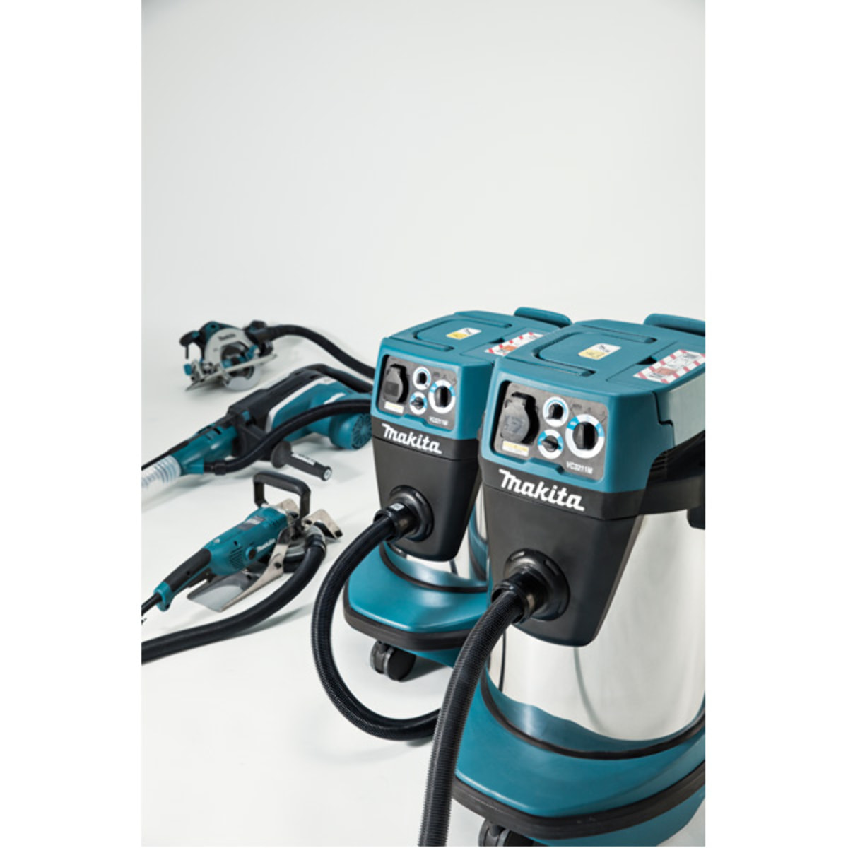 Aspiradora 22L 1050W 220 MBar MAKITA - VC2211MX1