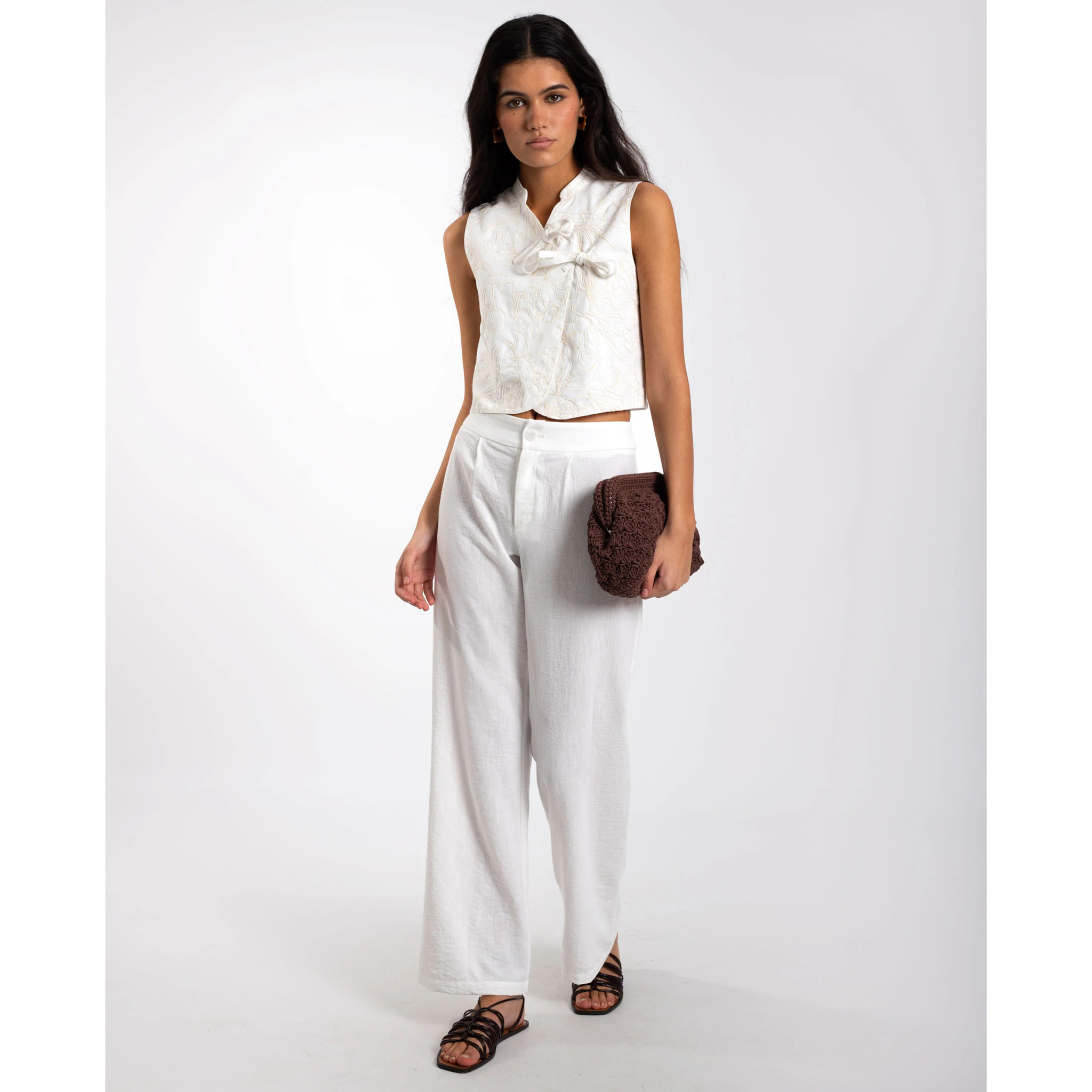 Pantalón recto de mujer fluido con cierre frontal