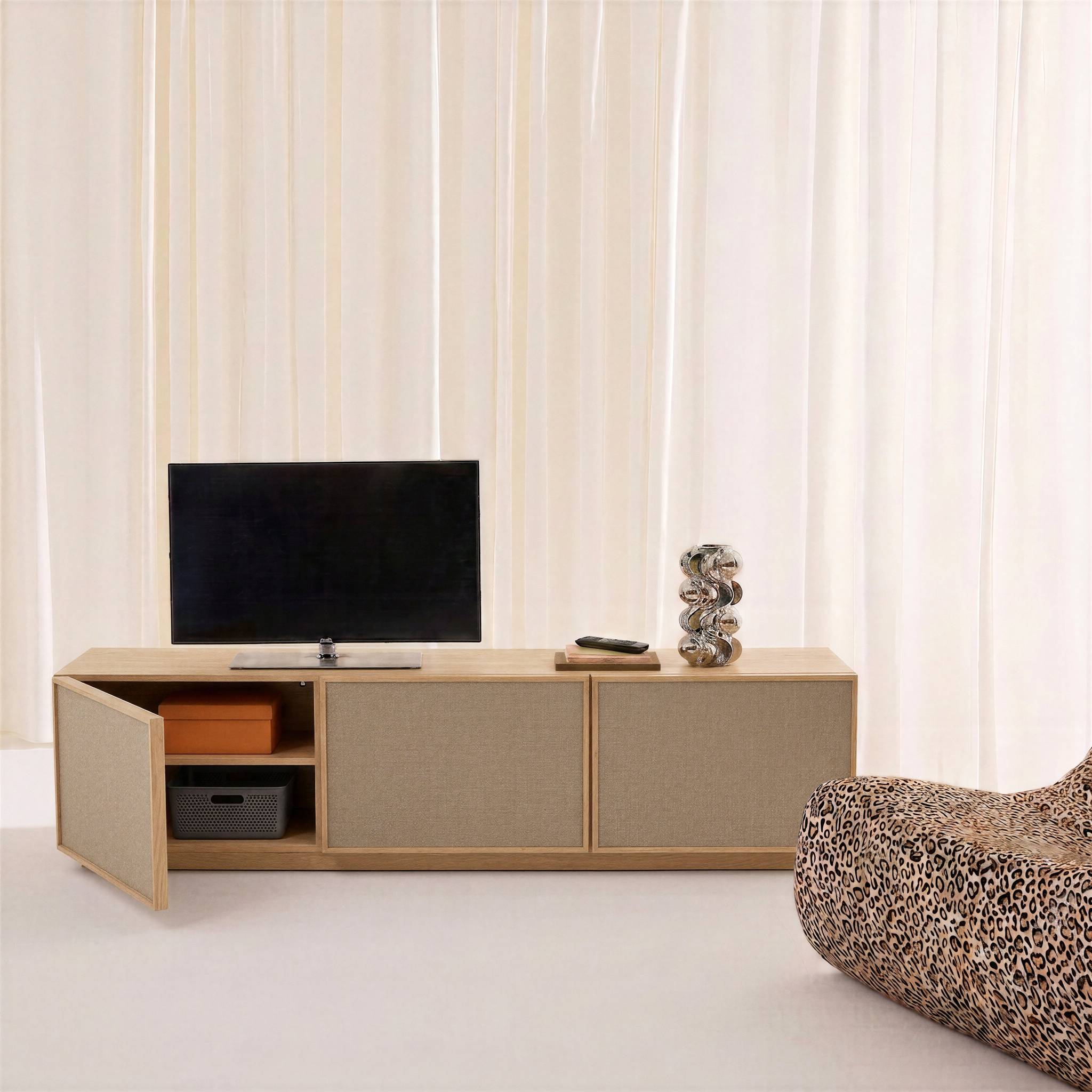 Meuble TV décor bois et tissu 3 portes 180cm KUBA