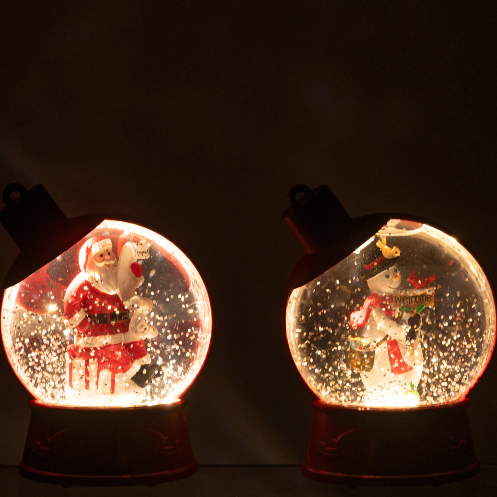 J-Line suspension Boule À Neige Bonhomme Pain D'épice + Père Noël - plastique - rouge - 2 pcs