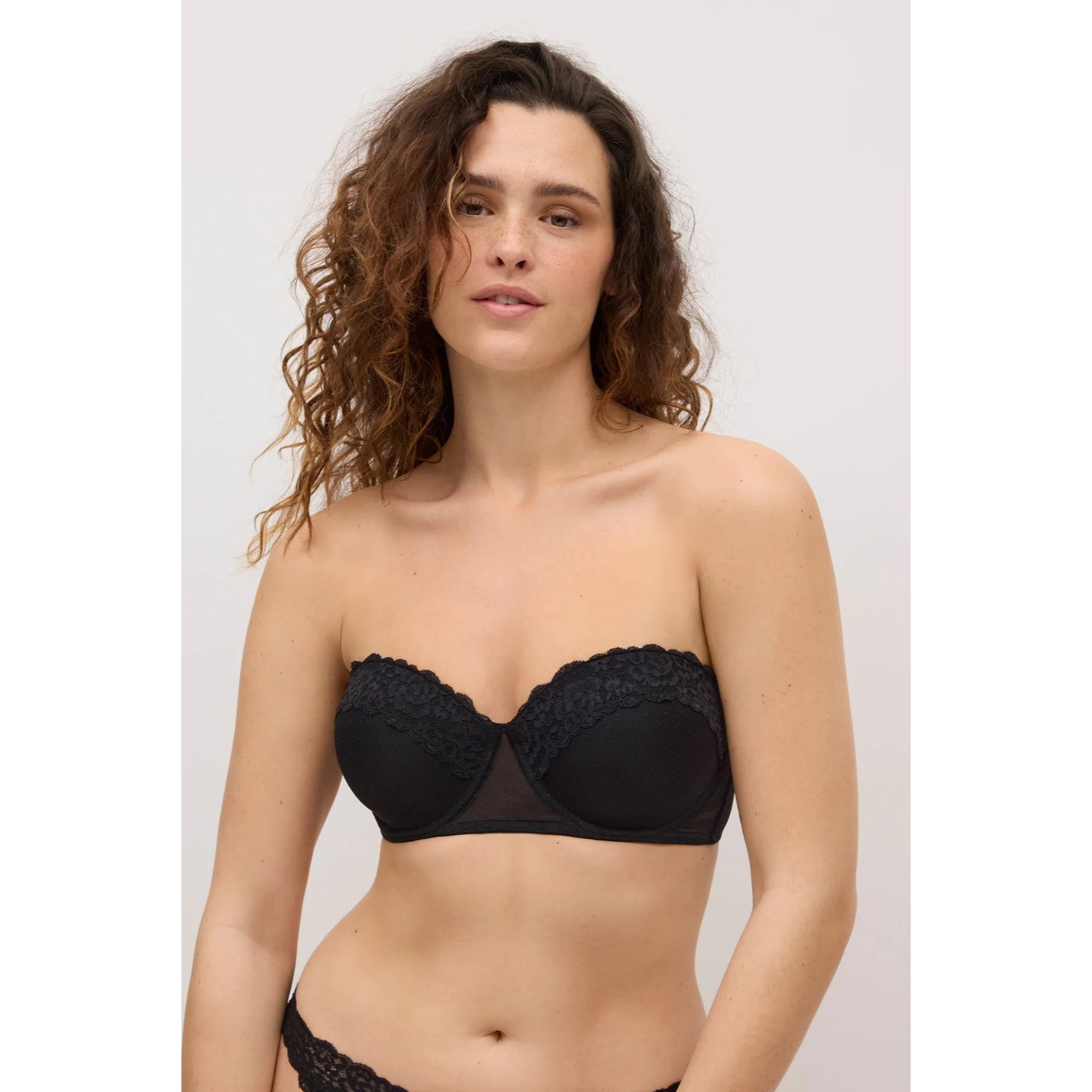 Reggiseno senza spalline multiposizione in pizzo nero