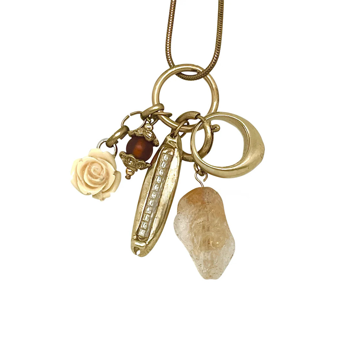 Collar largo Drift dorado chapado latón con anillo y otros charms