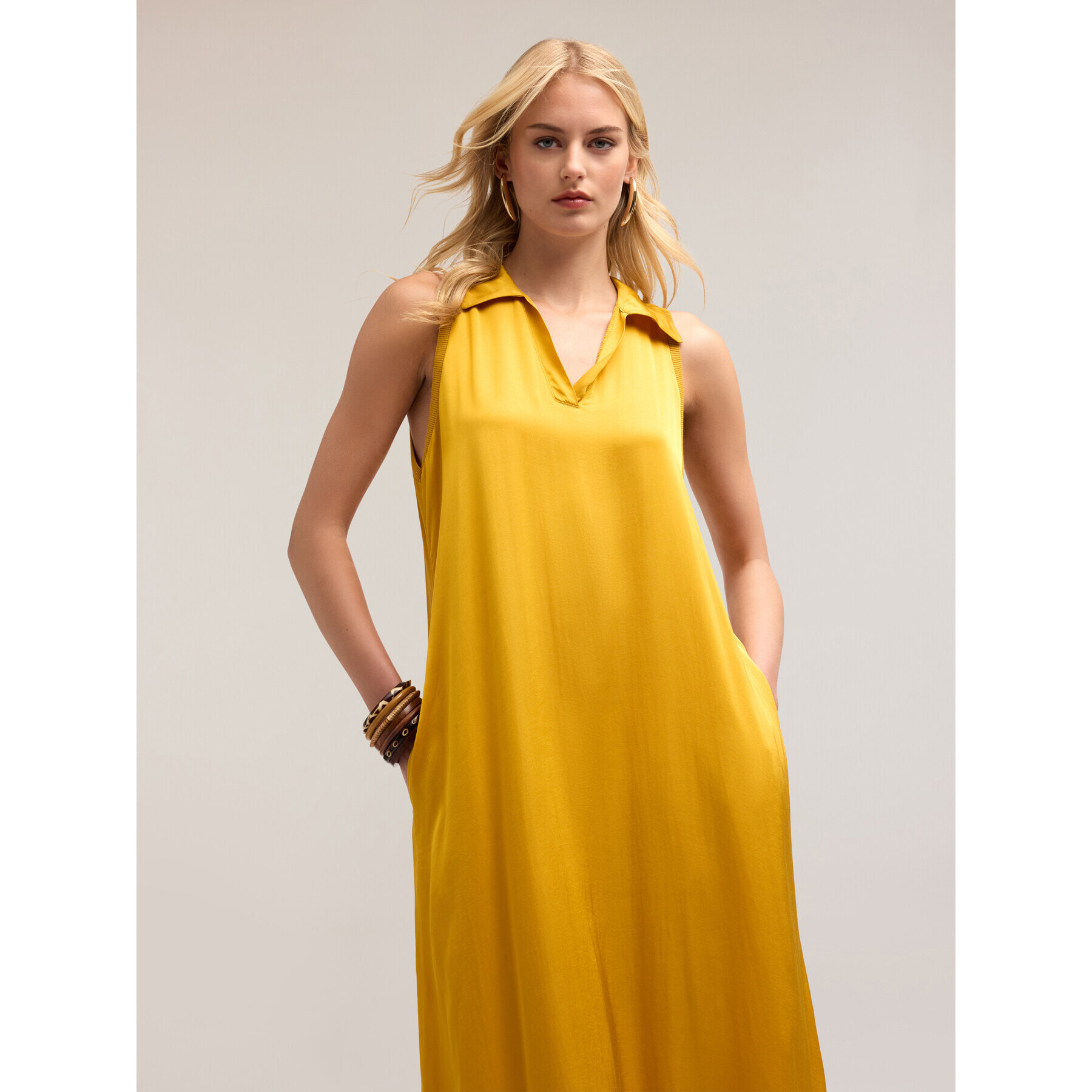 Motivi - Vestido largo con cuello de raso - Amarillo