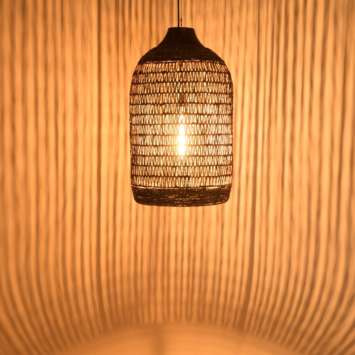 SIXTINE - Suspension 50x50cm en abaca couleur naturelle et teck recyclé