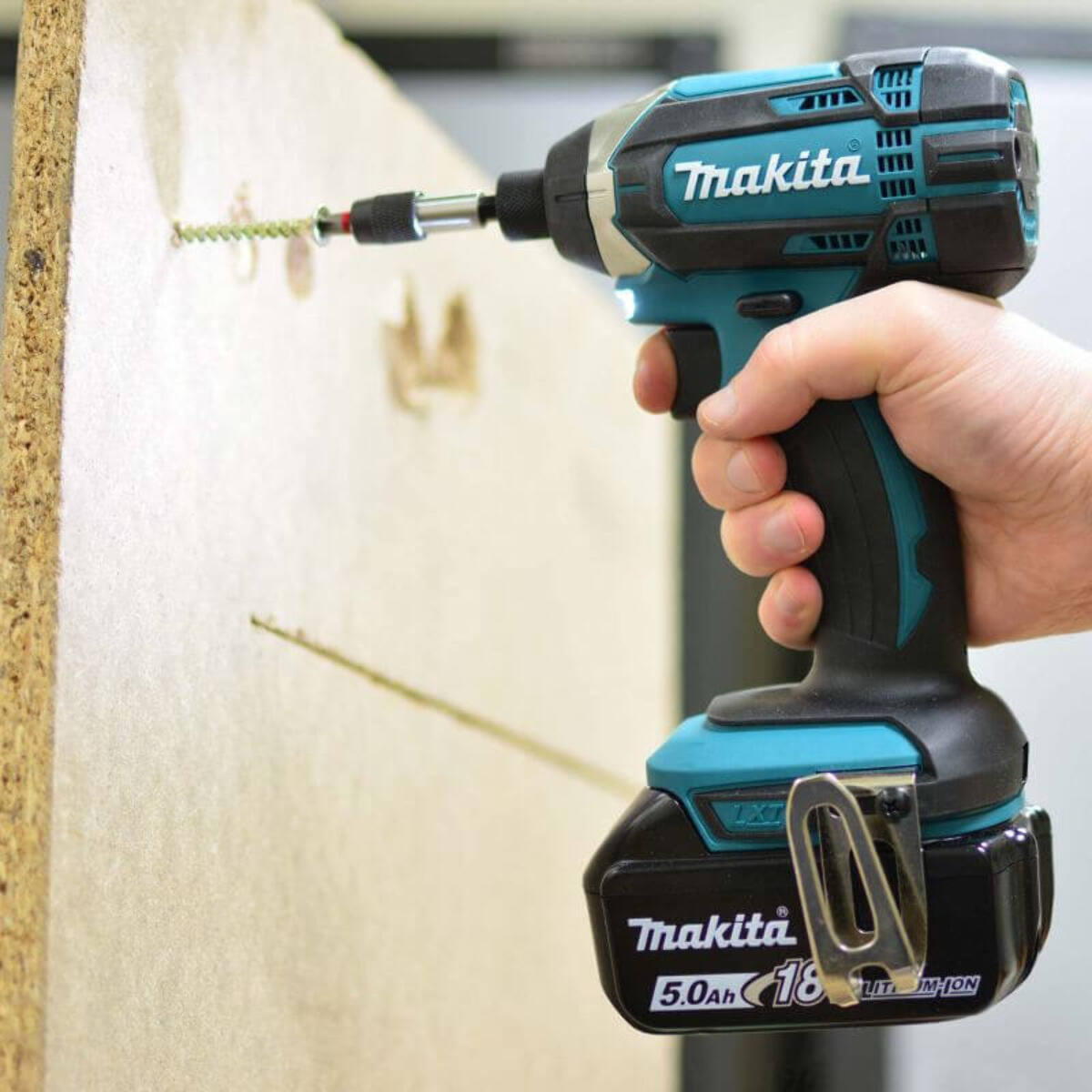 Visseuse à chocs MAKITA 18 V Li-Ion 165 Nm - Sans batterie, ni chargeur - DTD152Z