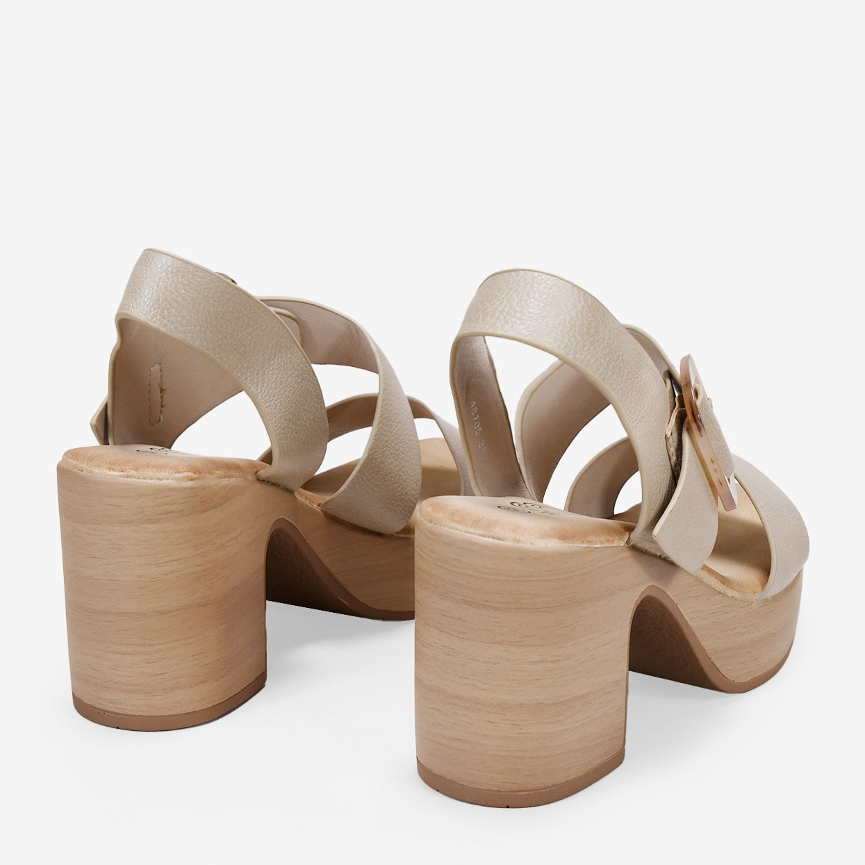 Sandalias de tacón taupe con hebilla