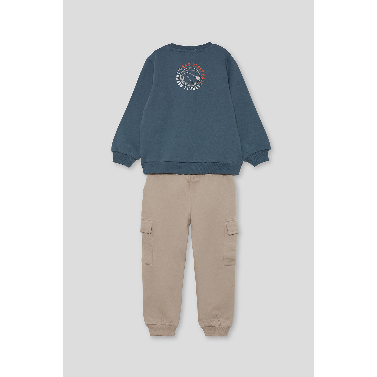 Conjunto niño sudadera petróleo y beige y pantalón jogger cargo, bolsillos laterales y puños elásticos | Color: Petroleo | Street Monkey