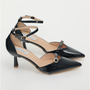 Sandali in simil pelle verniciata con tacco a rocchetto