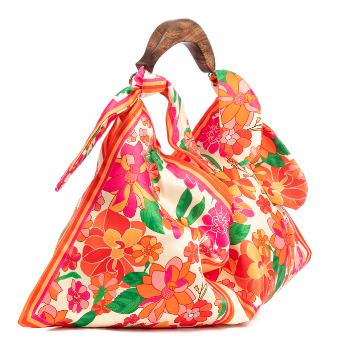 Bereguardo Bolso de hombro Mujer. Fabricado en tejido suave estampado con tintes naturales con asa de madera.