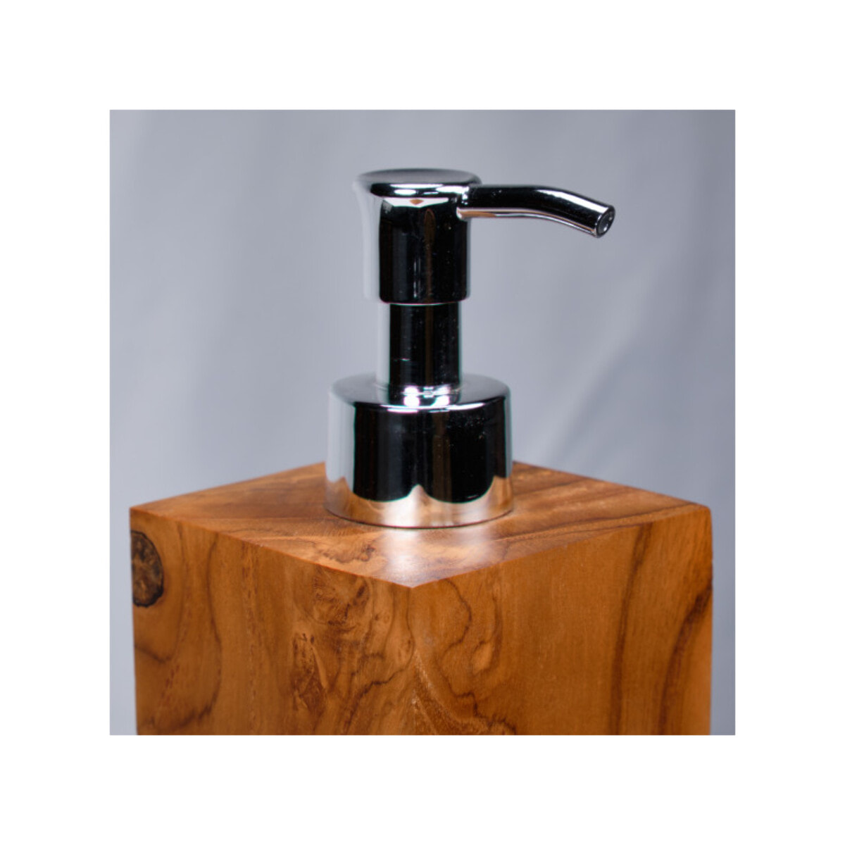 Distributeur savon carré de salle de bains en bois de teck - COLAS