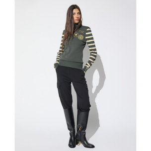 Pantaloni con coulisse in vita e tasca cargo con toppa da aviatore su un lato.