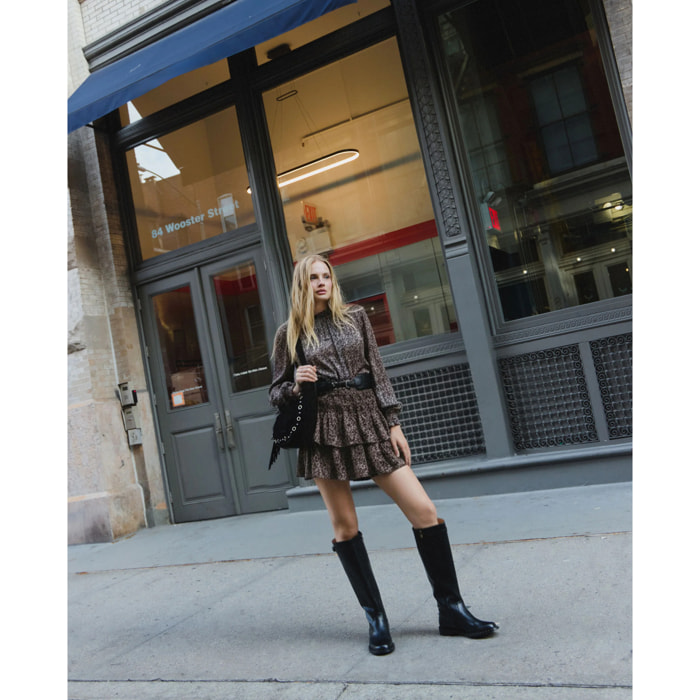 Blusa estampada con volantes y nido de abeja