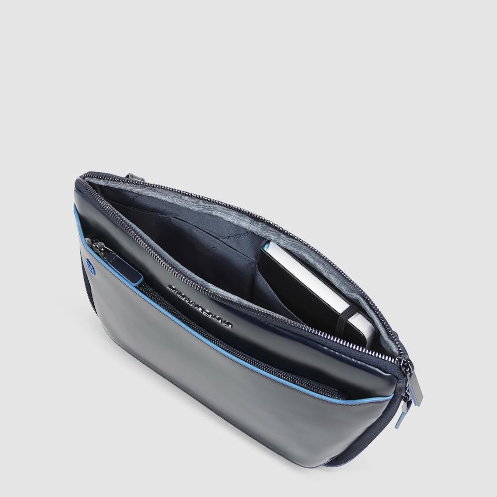 Piquadro Marsupio piatto espandibile in pelle con attacchi tracolla riposizionabili e tasca per AirPods®