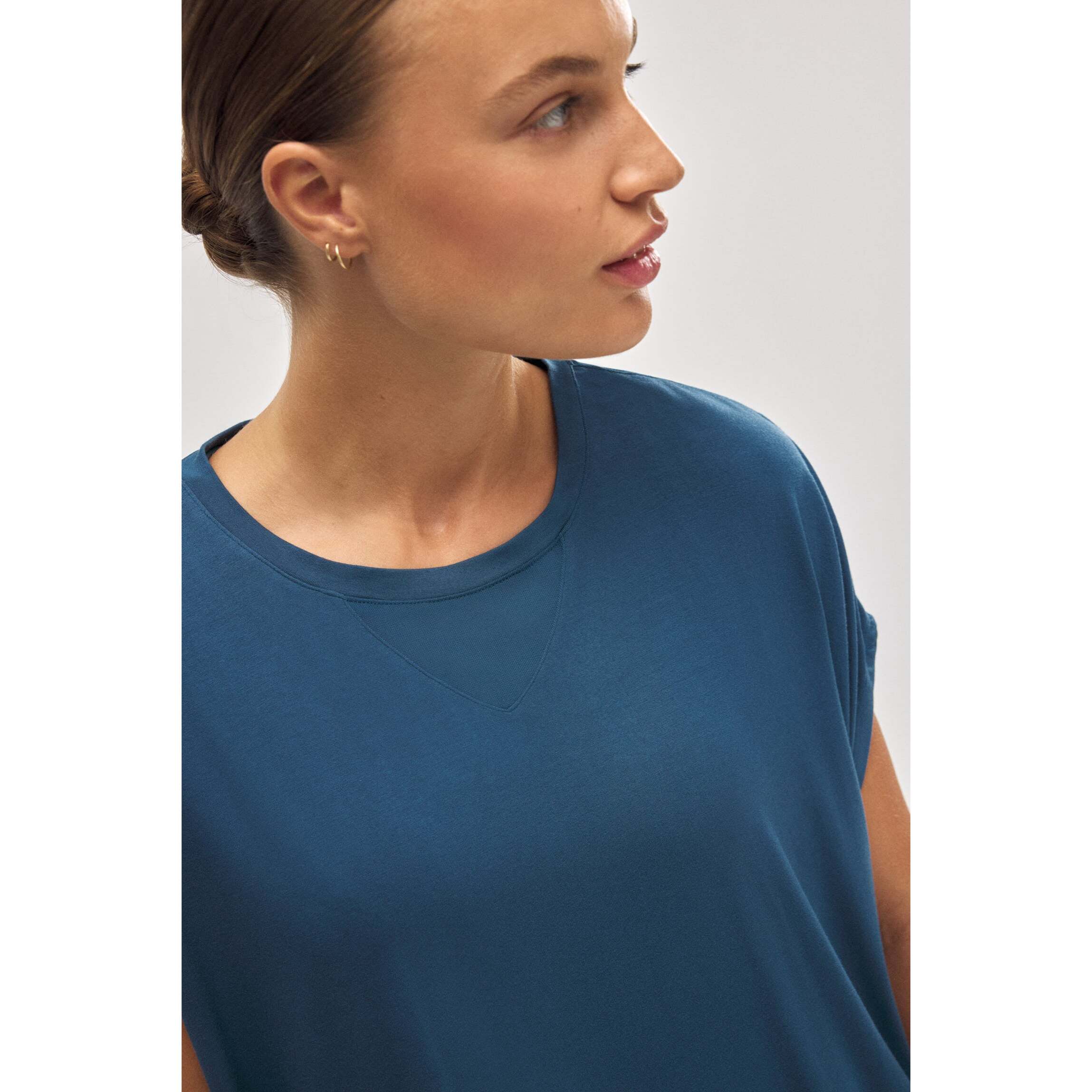 Maglietta sportiva blu a maniche corte