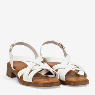Sandalias de tacón beige con tiras y hebilla