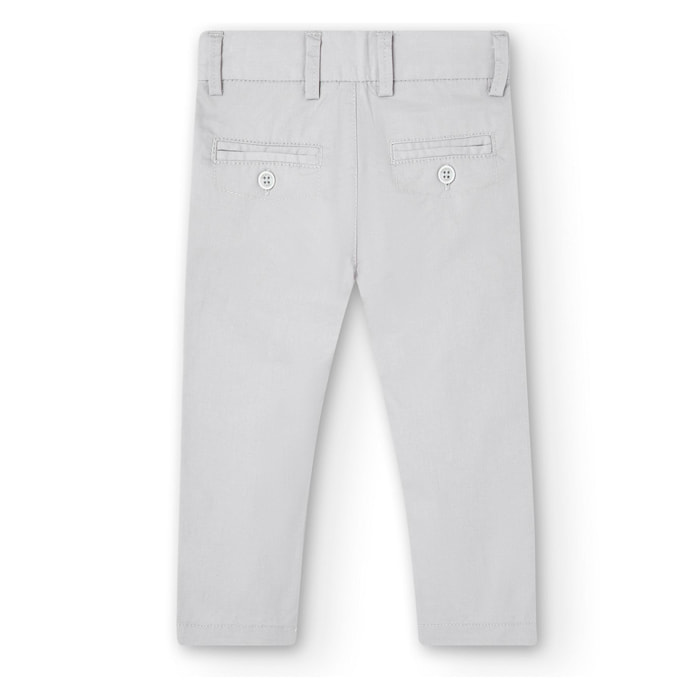 Pantalón chino en gris con bolsillos
