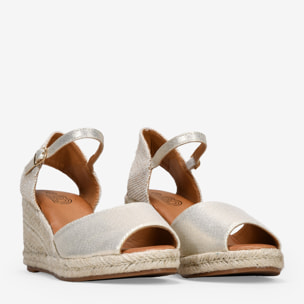Sandalias doradas con cuña de esparto