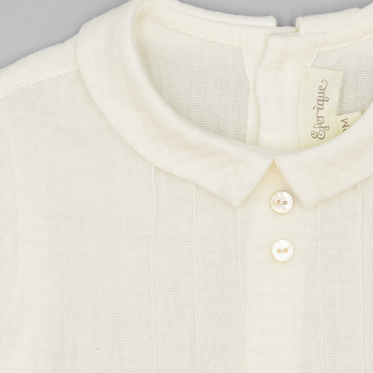 Camisa Blanca De Muselina Con Lorzas