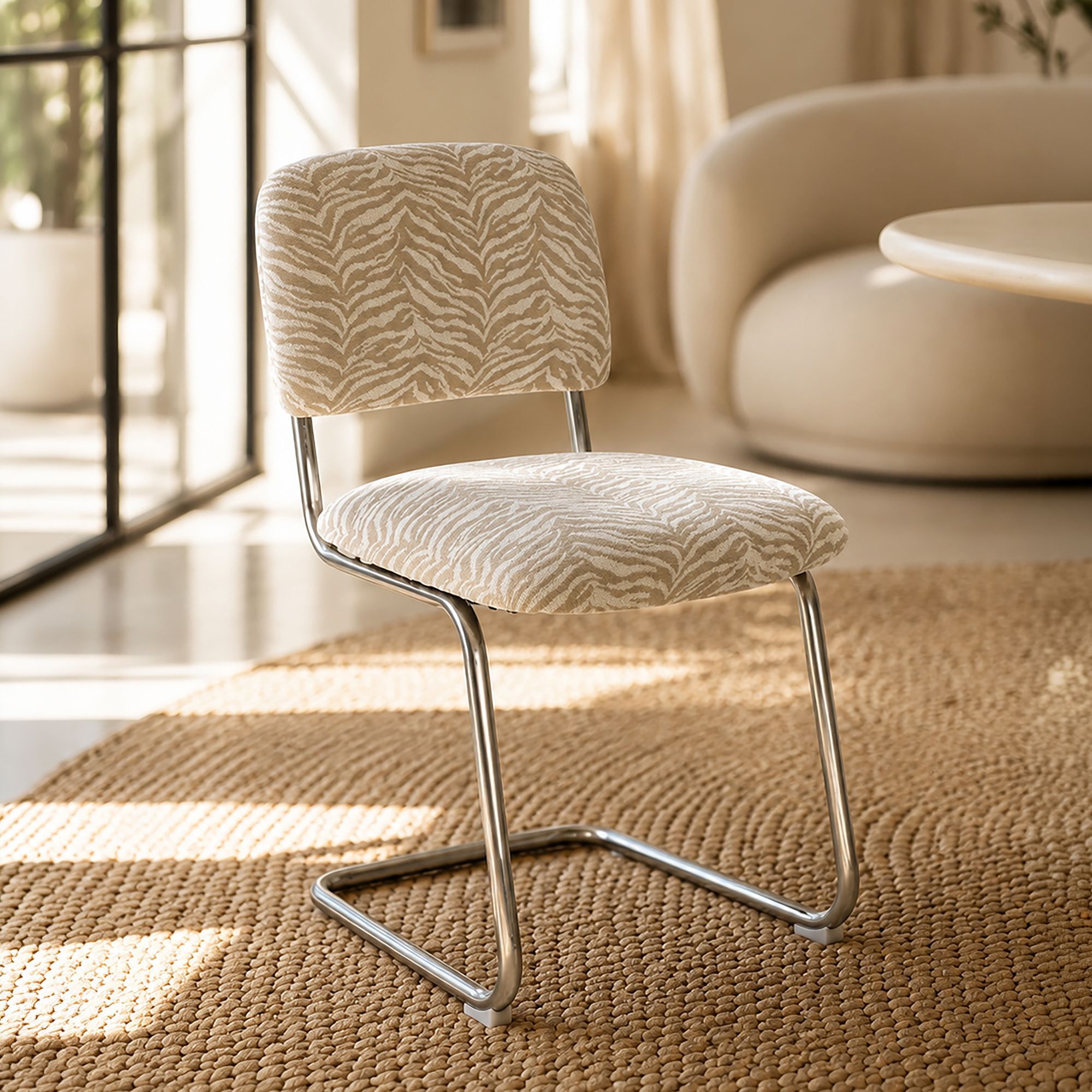 Lot de 2 chaises de table en tissu motif zèbre et structure chrome FELINE