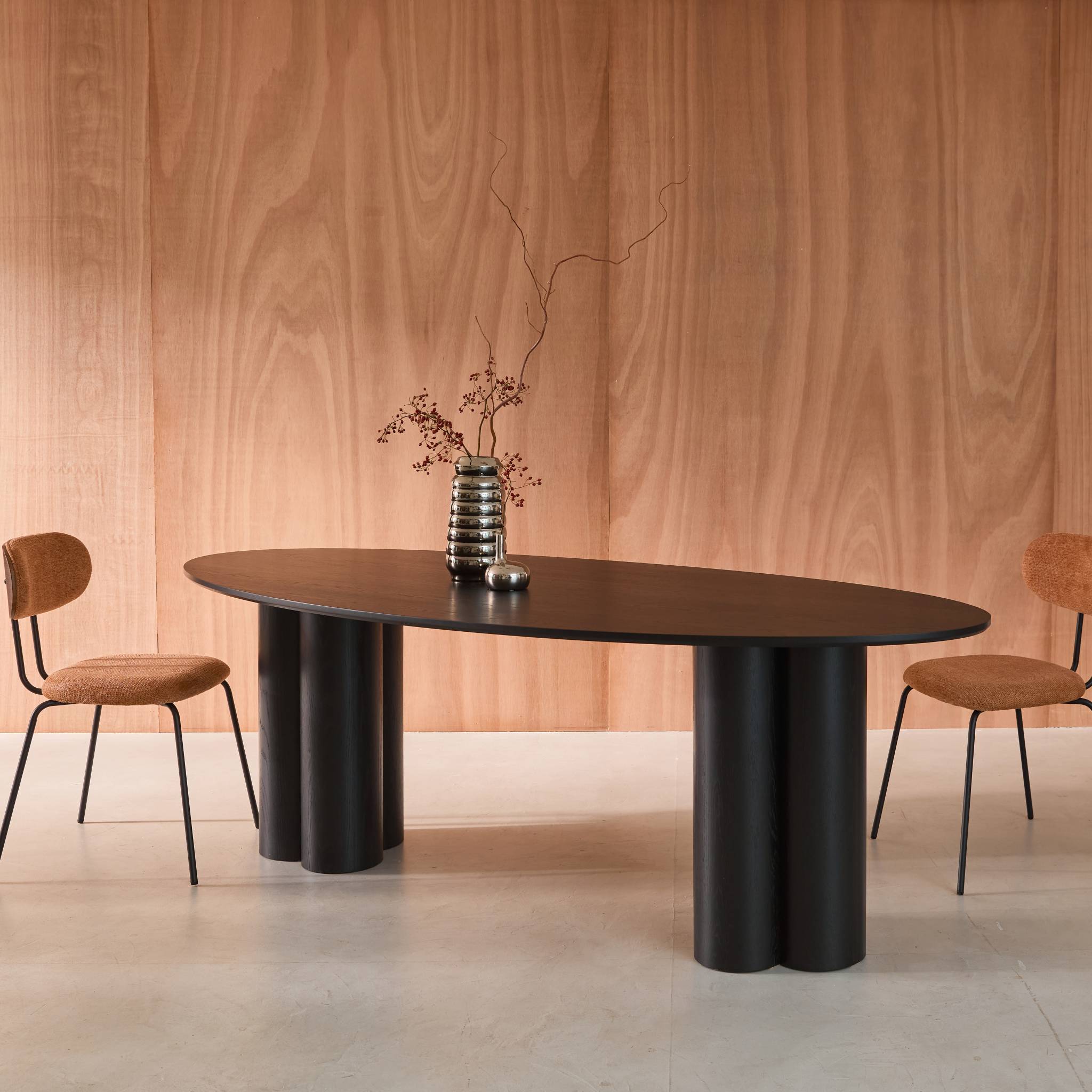 Table à manger ovale bois d'hévéa et placage chêne 8 places LEONORE