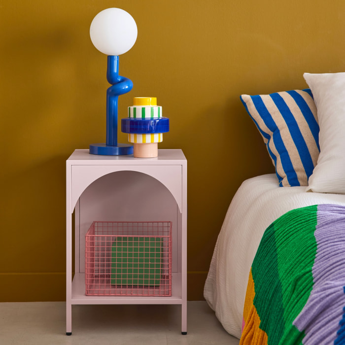 Table de chevet. table d'appoint en acier rose