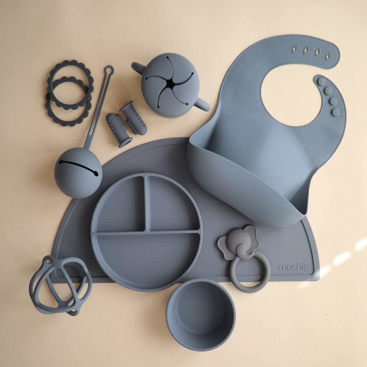 Mushie Babero Silicona Solid