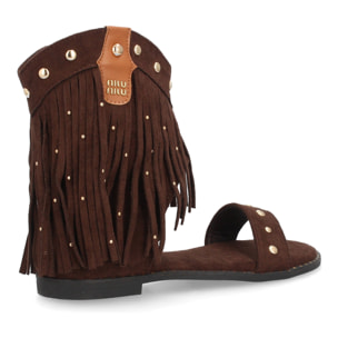 Sandalias planas con flecos y tachuelas