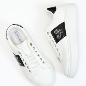 Sneakers in simil pelle con dettaglio strass