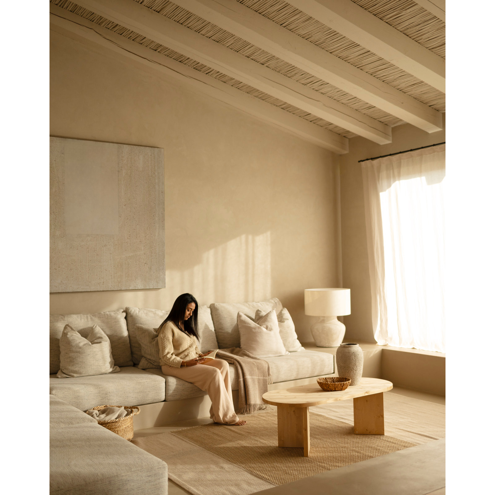 Mesa de centro de madera maciza en tono roble medio de 120cm Alto: 40 Largo: 120 Ancho: 50