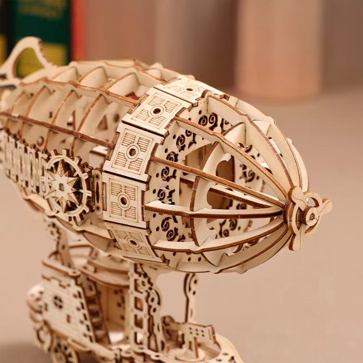 Modello in legno 3D, design di veicolo aereo con movimento meccanico. 160 pezzi.