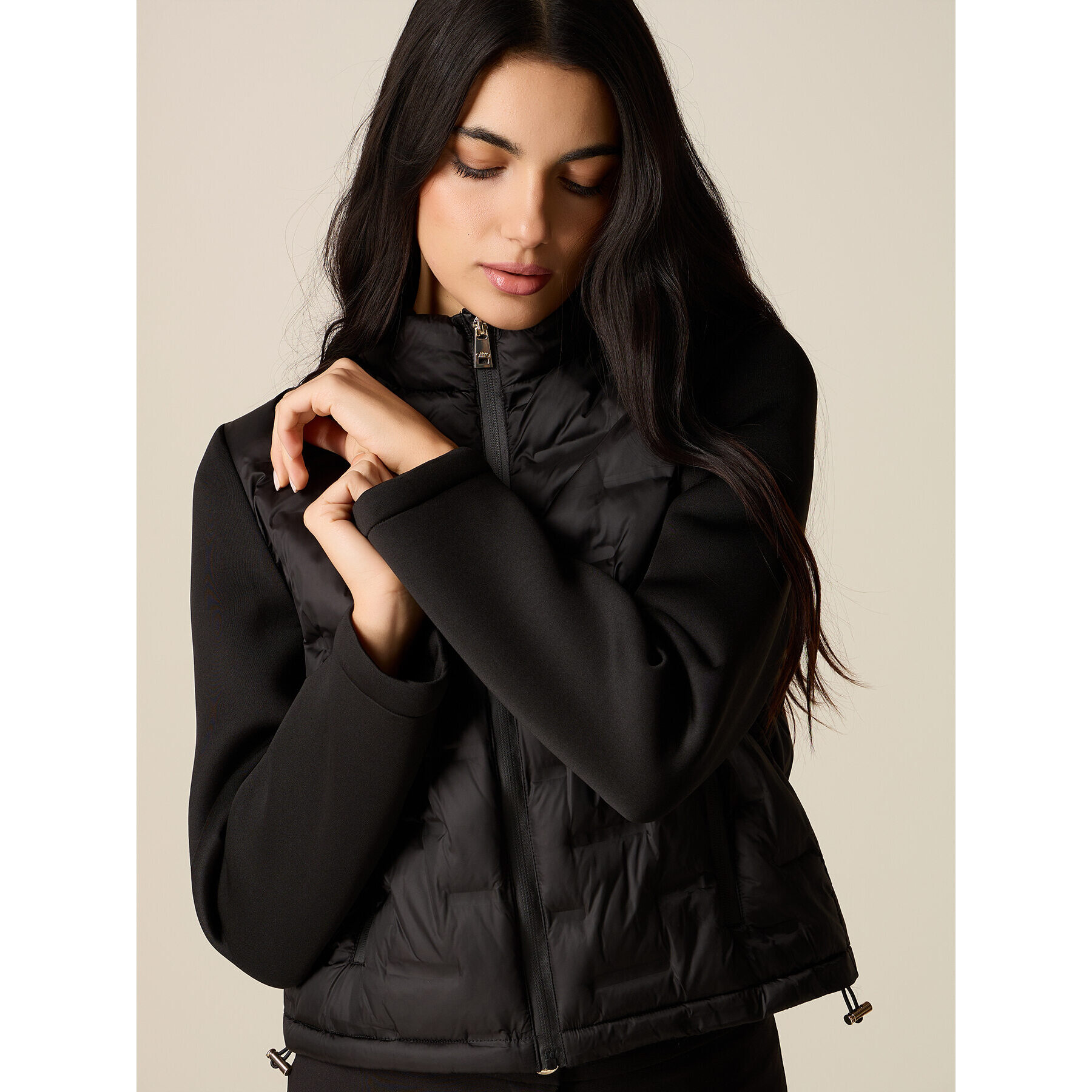 Oltre - Piumino lightweight con maniche in scuba - Nero