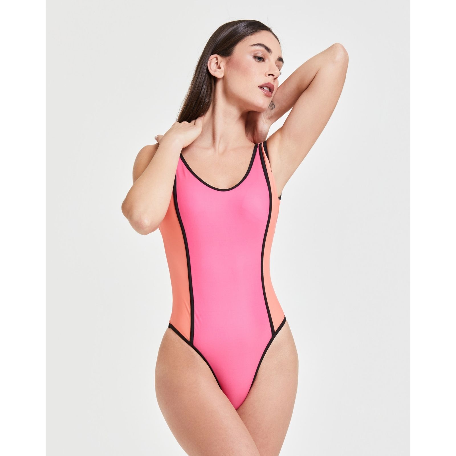 Pompea x Silvian Heach costume intero look sportivo